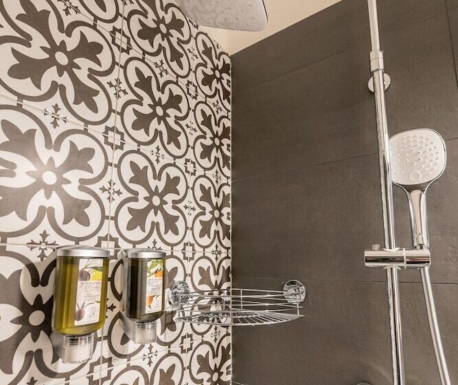 Suíte, Letna Garden Suites