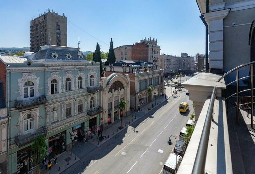 اتاق سوپریور یک تخته, Avenue 106