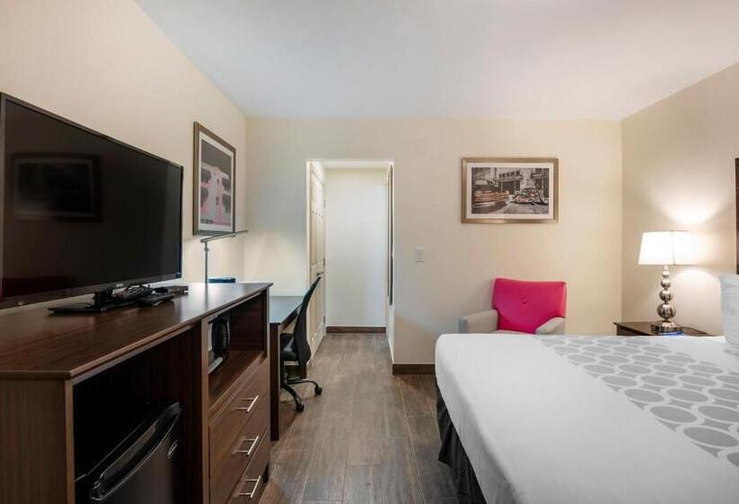 キングサイズベッドのスタンダードルーム, Rodeway Inn Near Hollywood Beach