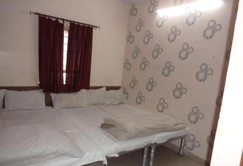 Номер Economy, Budget Accommodation Near Station Road