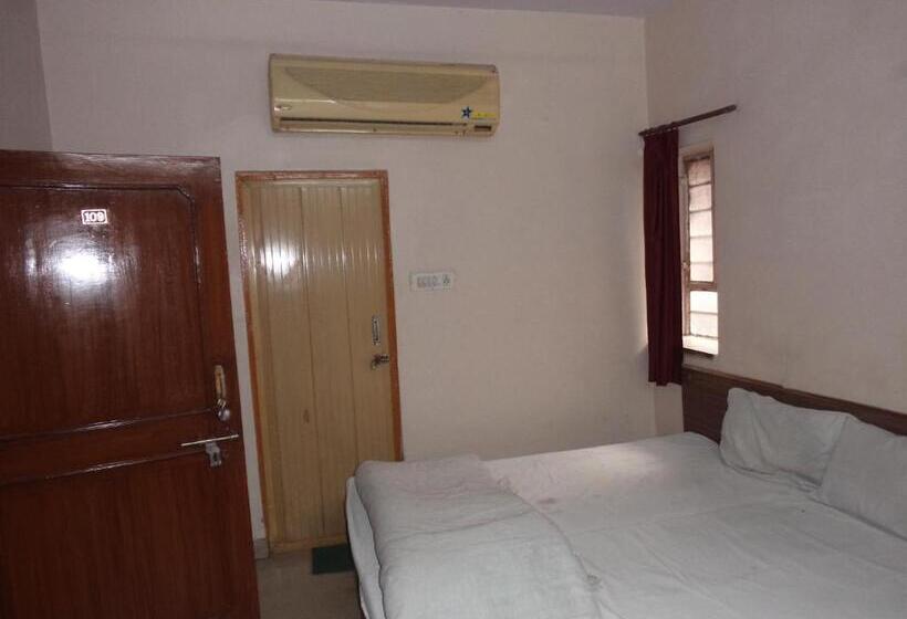 Номер Economy, Budget Accommodation Near Station Road