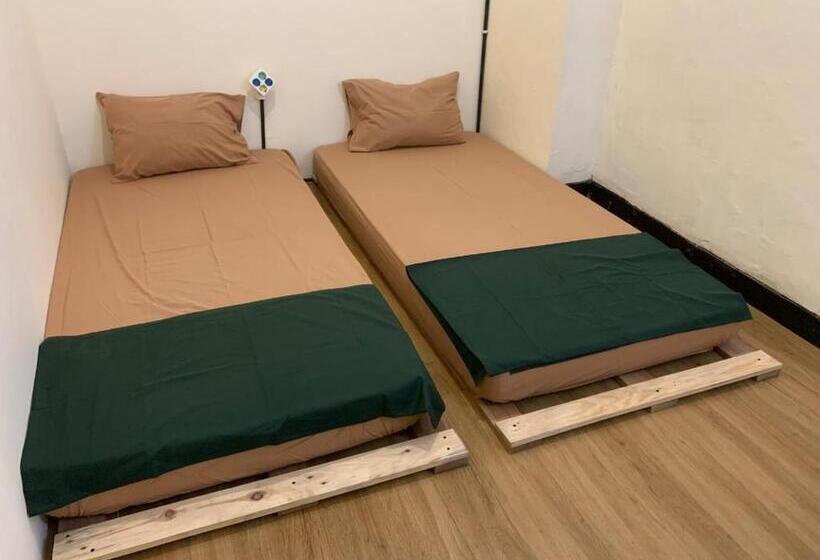 Camera Economy, Good Feeling Hostel