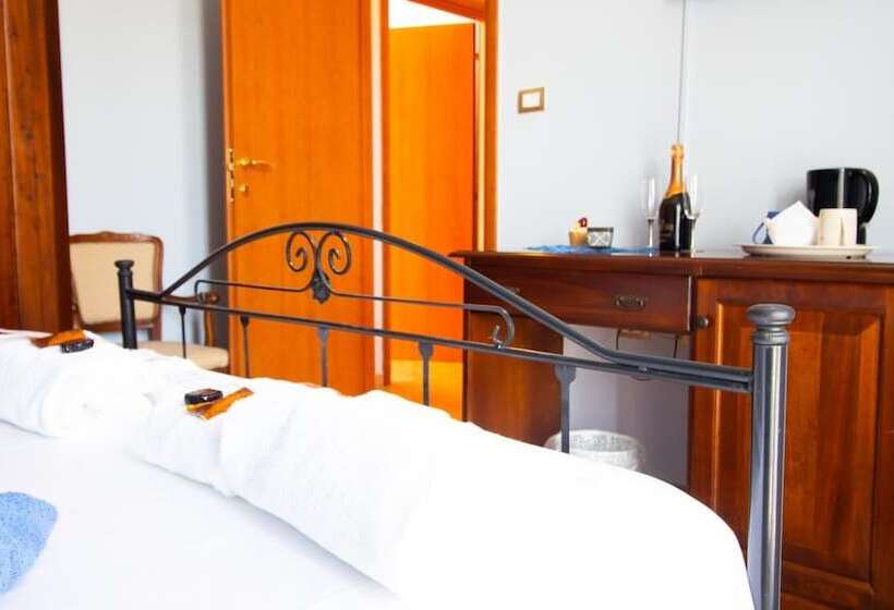 Номер Стандарт Трехместный, Le Suites Di Villa Michela