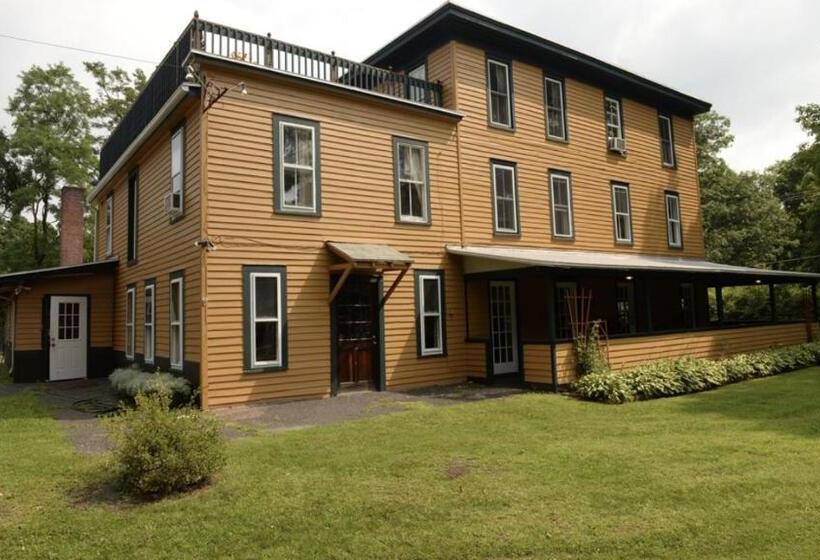 Люкс, The Woodbine Inn