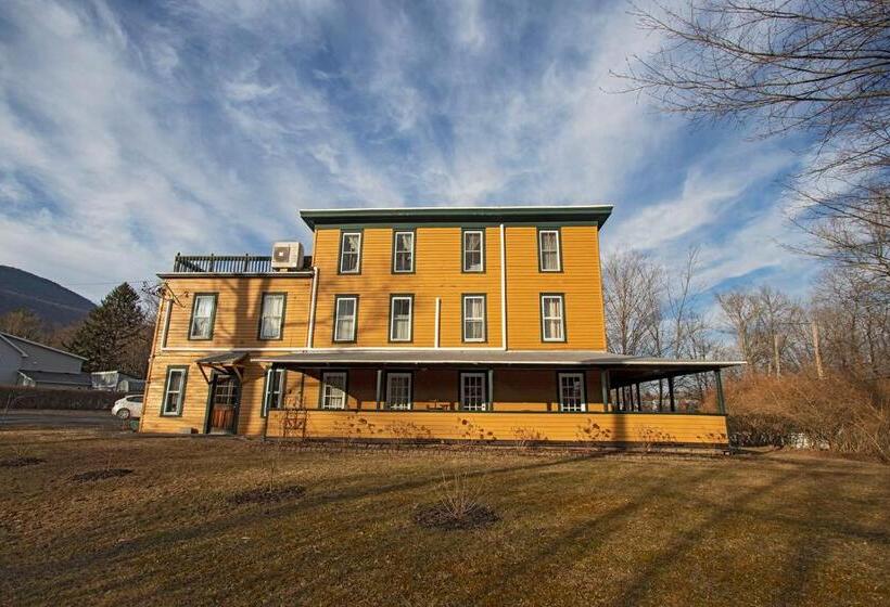 Полулюкс, The Woodbine Inn