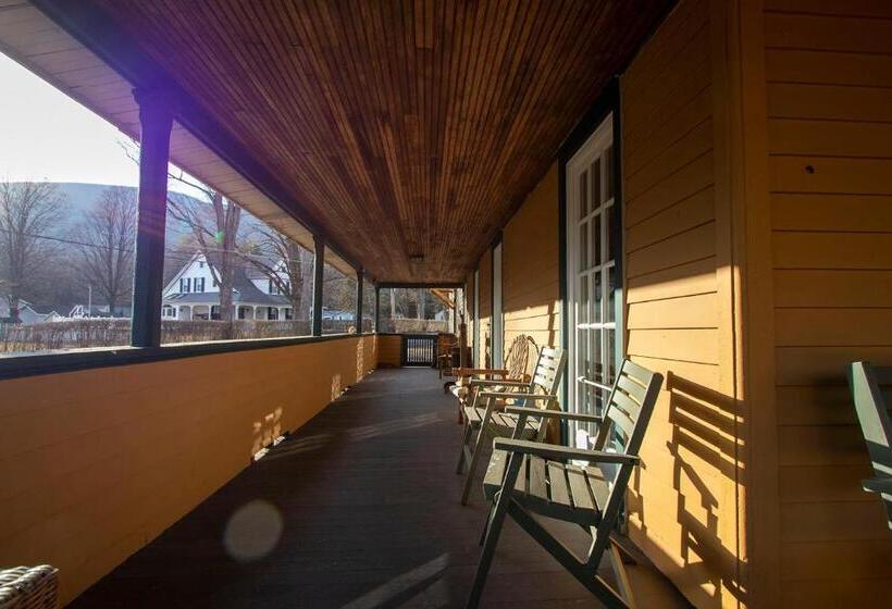 Полулюкс, The Woodbine Inn