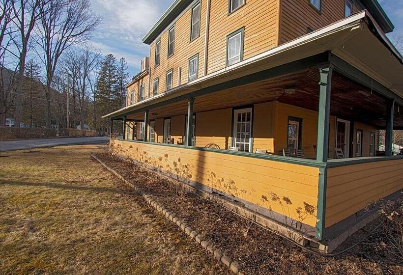 Люкс, The Woodbine Inn