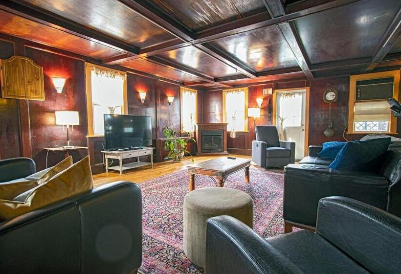 Дом 4 Спальни, The Woodbine Inn