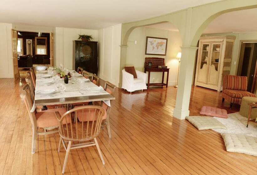 Люкс, The Woodbine Inn