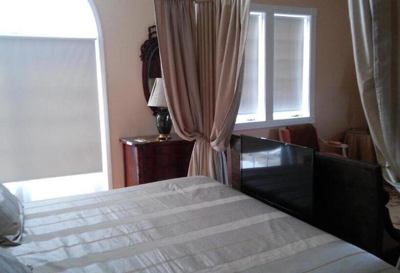 Люкс Deluxe Кровать Кинг, Inntiquity, A Country Inn