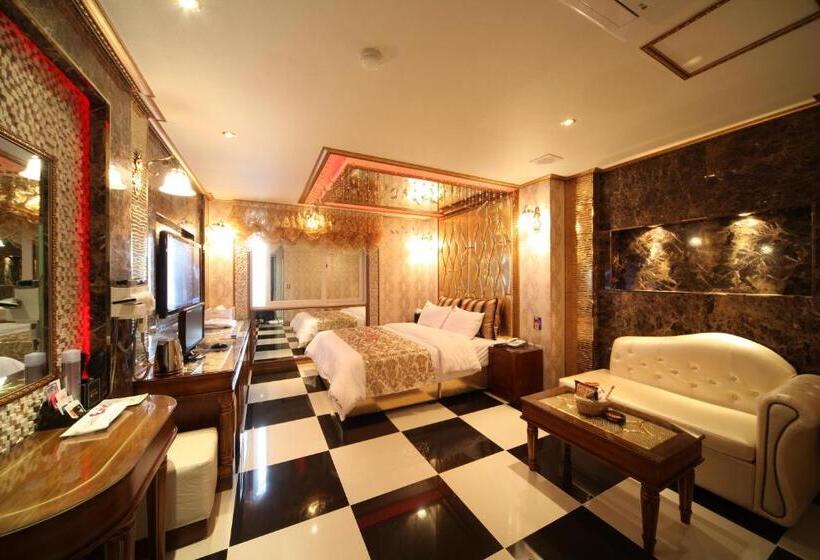 اتاق لوکس, Esia