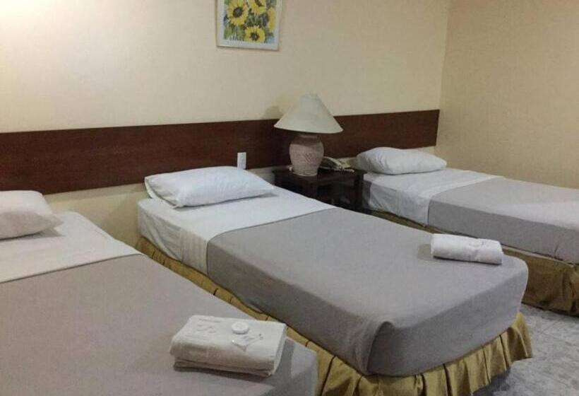 اتاق لوکس سه تخته, Dottie S Place Hotel & Restaurant