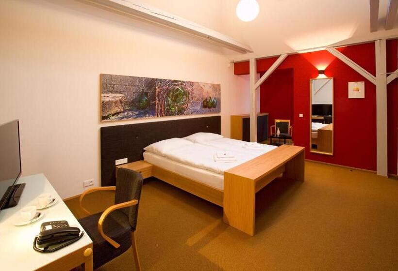 Comfort Kolmen Hengen Huone, Purkmistr