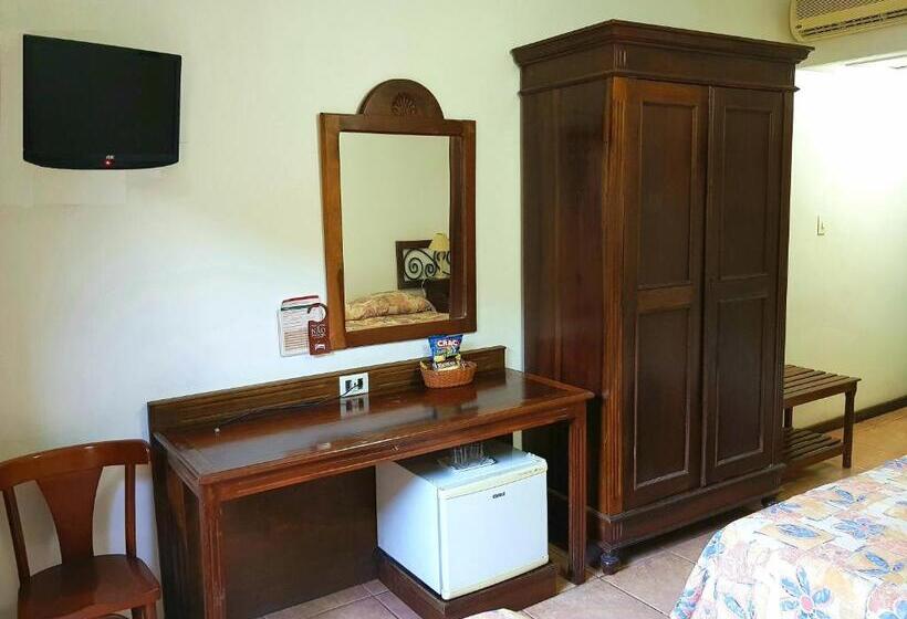 Номер Стандарт Трехместный, Casa Do Manequinho Hotel E Restaurante
