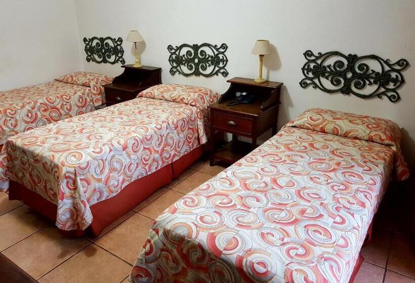 标准三人间, Casa Do Manequinho Hotel E Restaurante