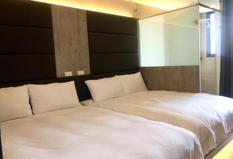 سوئیت جونیور خانوادگی, Joy Inn