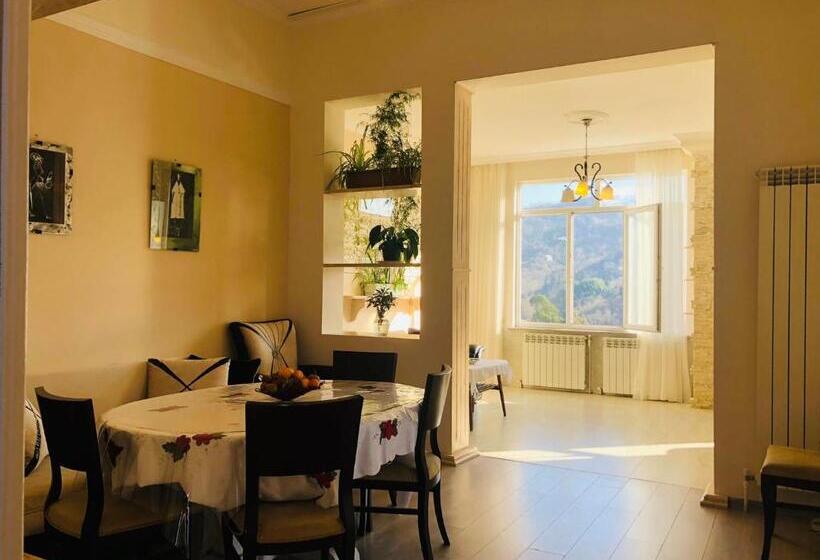 سوییت خانوادگی, Bis A Guesthouse
