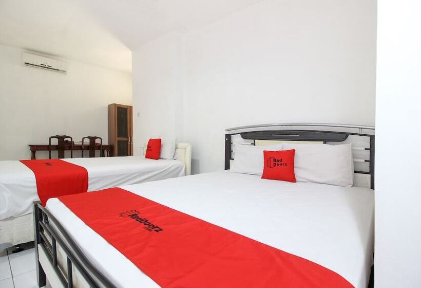 Семейный Номер, Reddoorz Near Rs Sarjito Yogyakarta 2