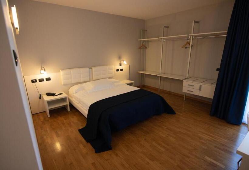 اتاق استاندارد چهار تخته, Master Hotel Reggio Emilia