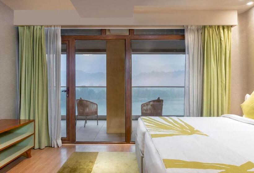 Suite, Modi Yoga Retreat