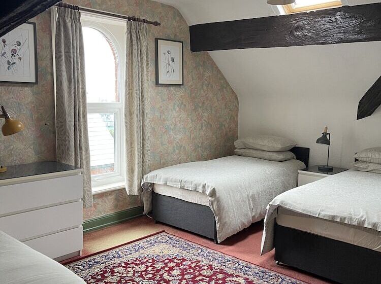 Трехместный Номер Классика, Chimneys Guest House