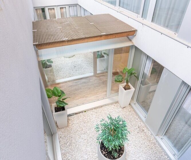 Номер Стандарт Трехместный, Serennia Fira Gran Via Exclusive Rooms