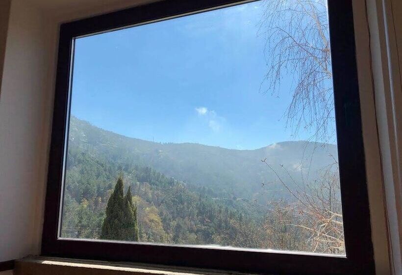 Семейный Номер Вид на Горы, Loriga Feel Nature  Hostel