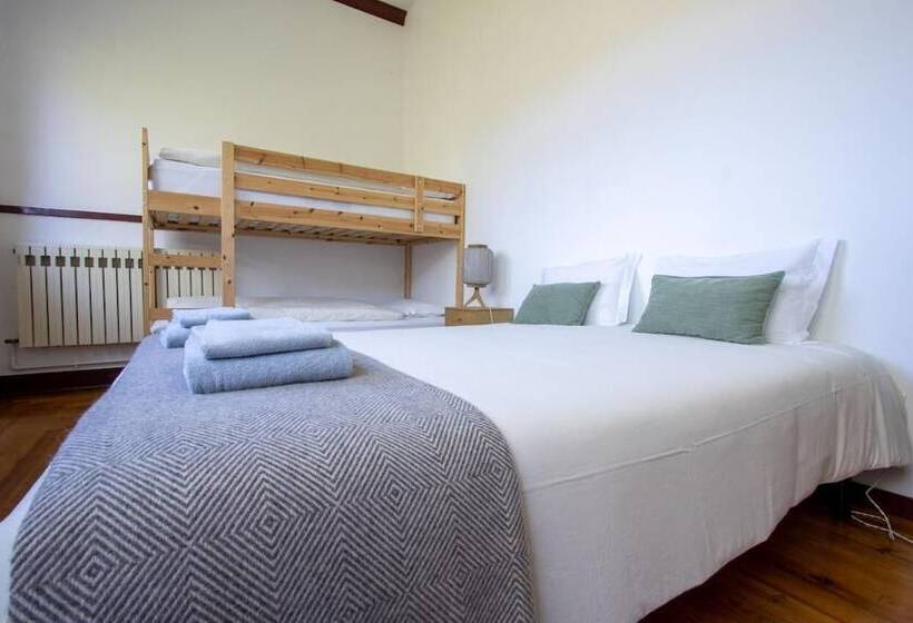 家庭间, Loriga Feel Nature  Hostel