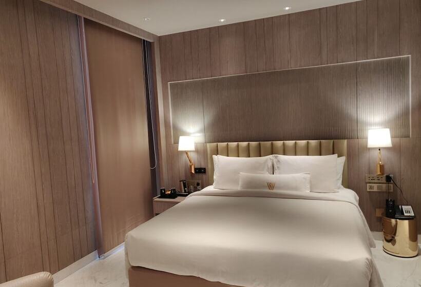 Superior Room, Vividus