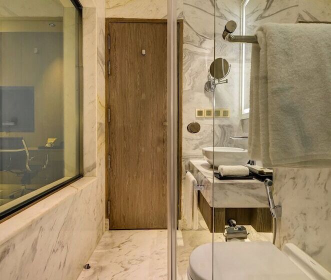 Deluxe Room, Vividus