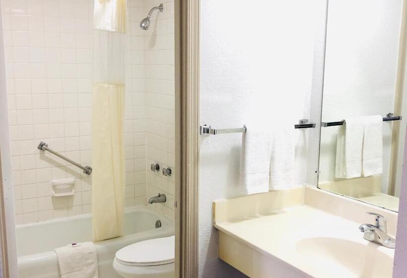 Номер Deluxe Кровать Кинг, Motel 6falls Church, Va  Arlington Boulevard