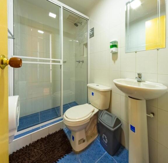 اتاق استاندارد یک نفره, Hostal R10