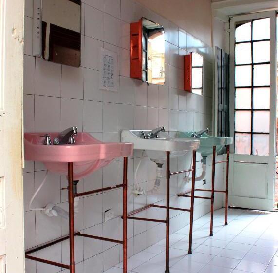 اتاق استاندارد یک تخته با سرویس بهداشتی مشترک, Hostal R10