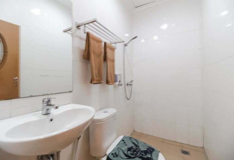 Номер Economy, Reddoorz Plus @ Karebosi Area 2