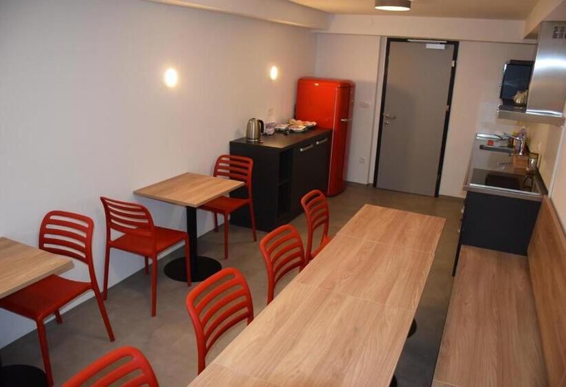 اتاق استاندارد سه نفره, Accommodation Vitalis