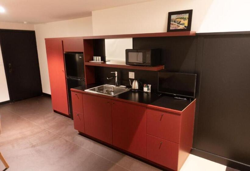 استودیوی استاندارد, Abpopa Hillcrest
