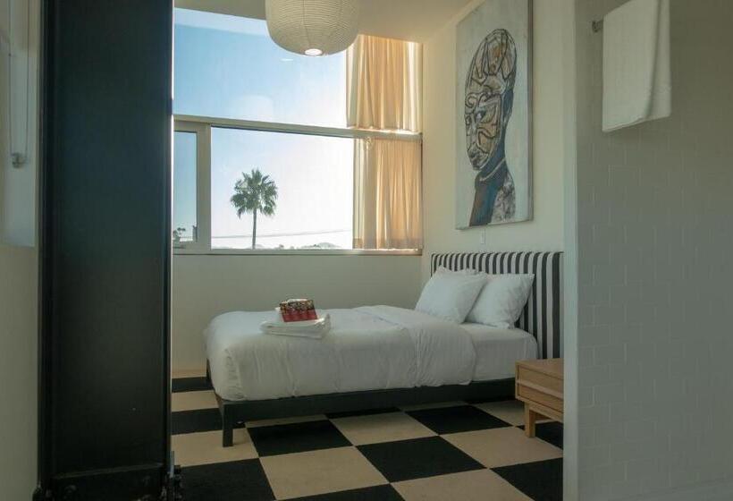 استودیوی استاندارد, Abpopa Hillcrest