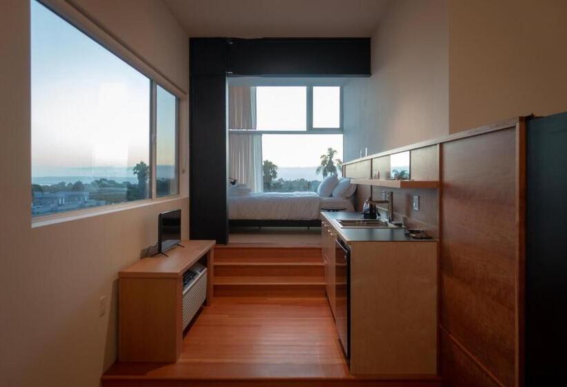 استودیوی لوکس, Abpopa Hillcrest