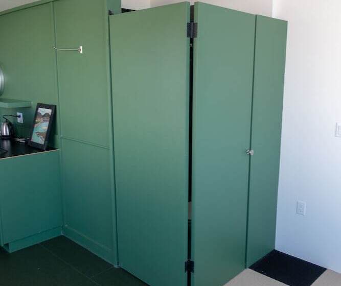 استودیوی استاندارد, Abpopa Hillcrest