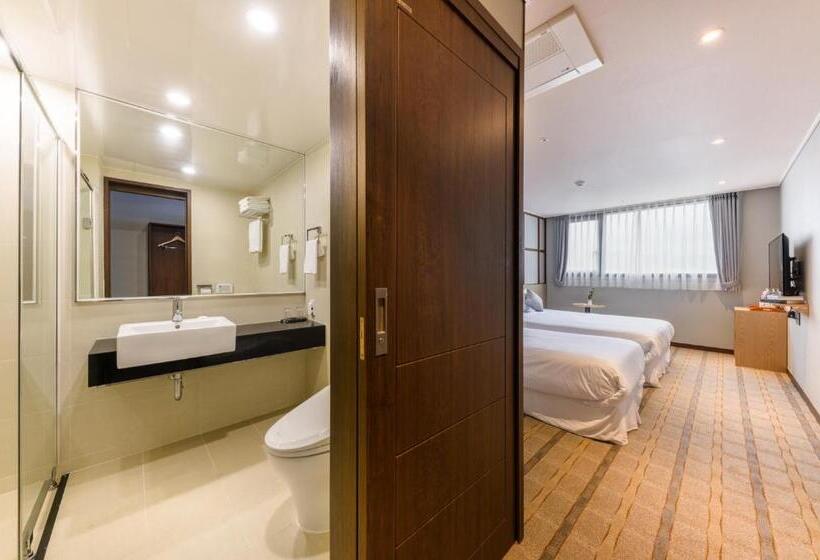 Семейный Номер, Shin Shin Hotel Cheonjiyeon