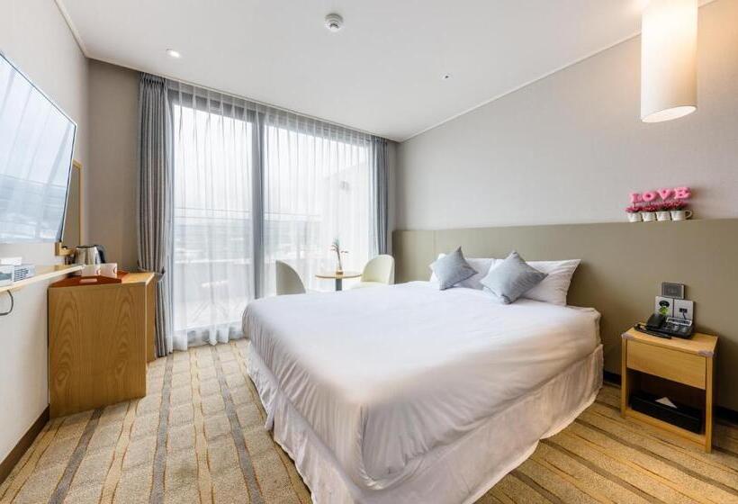 Номер Deluxe Вид на Горы, Shin Shin Hotel Cheonjiyeon