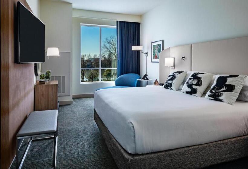 Номер Стандарт Кровать Кинг Адаптированный для Инвалидов, Crowne Plaza   North Augusta, An Ihg