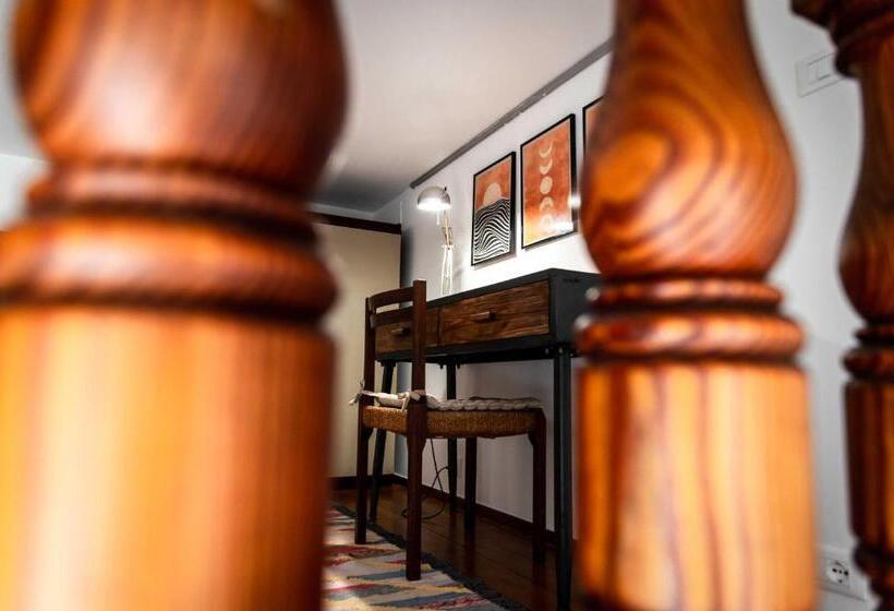 سوئیت با بالکن, Tetide Home