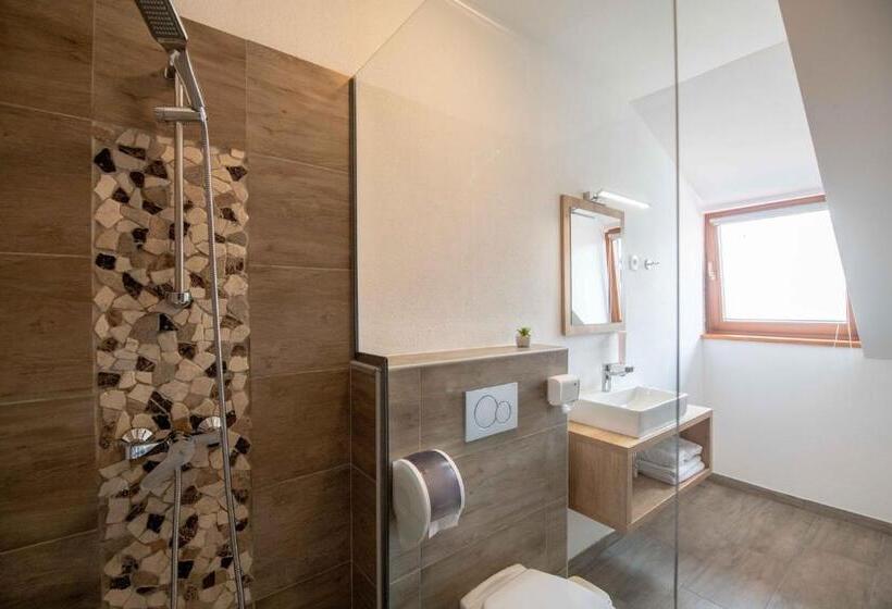 اتاق استاندارد سه نفره, Guesthouse Stari Mayr