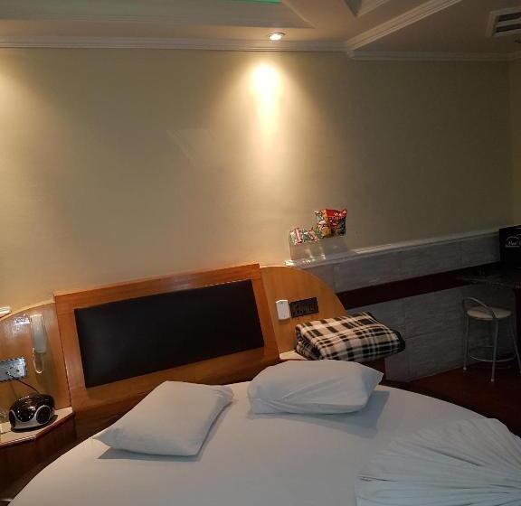 스탠다드 스튜디오, Motel Mont Blanc Gru