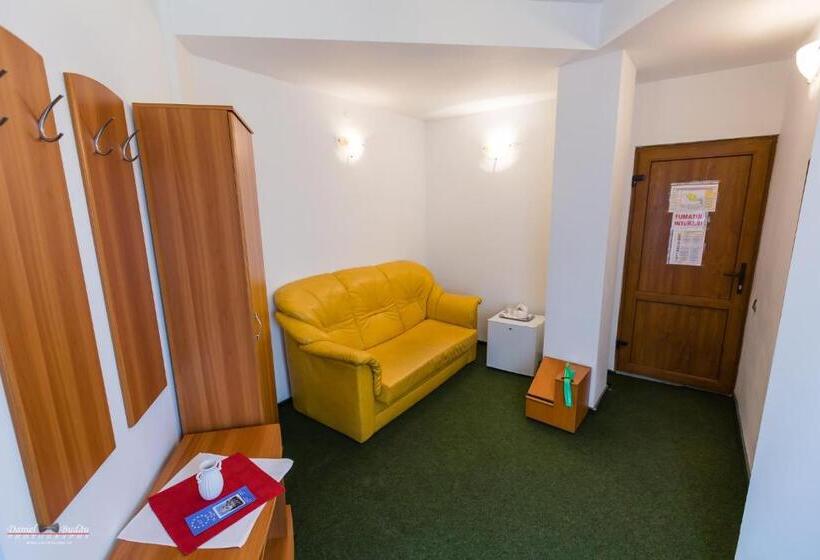 Apartamento 1 Dormitório com Sacada, Pensiunea Vila Europa