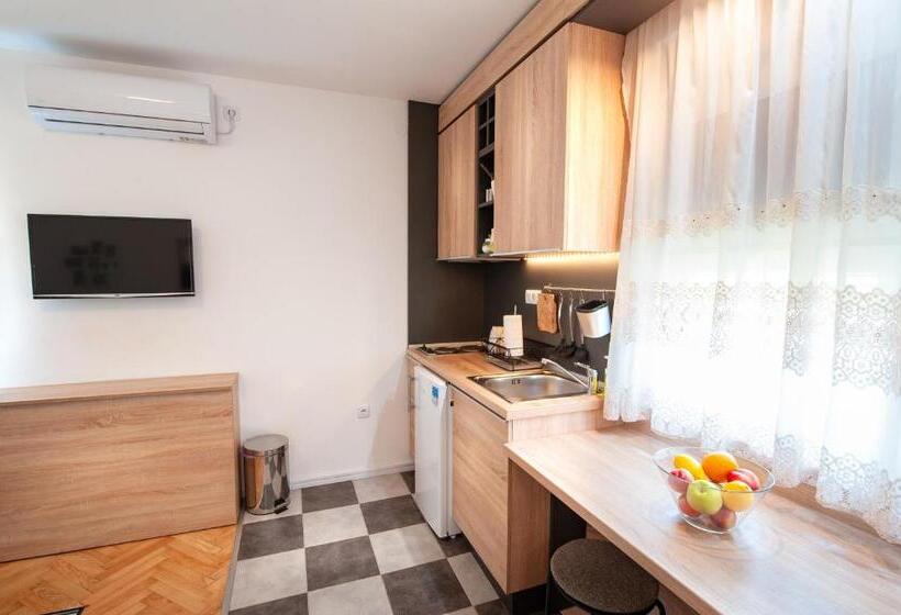 سوییت, Kuća Jankovića