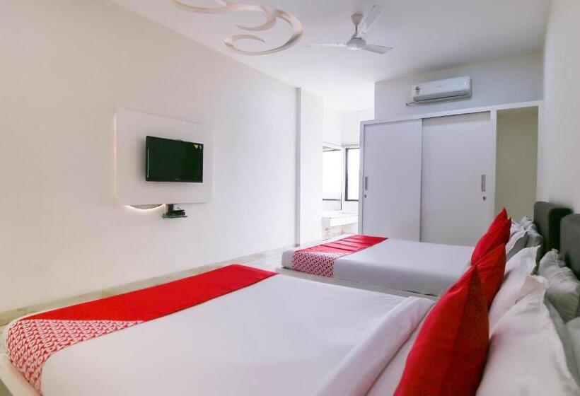 Номер Deluxe, Capital O 15635 Elite Rooms & Banquet