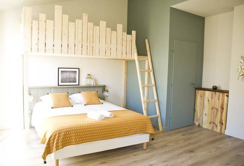 Номер Стандарт, Georges Hostel & Café
