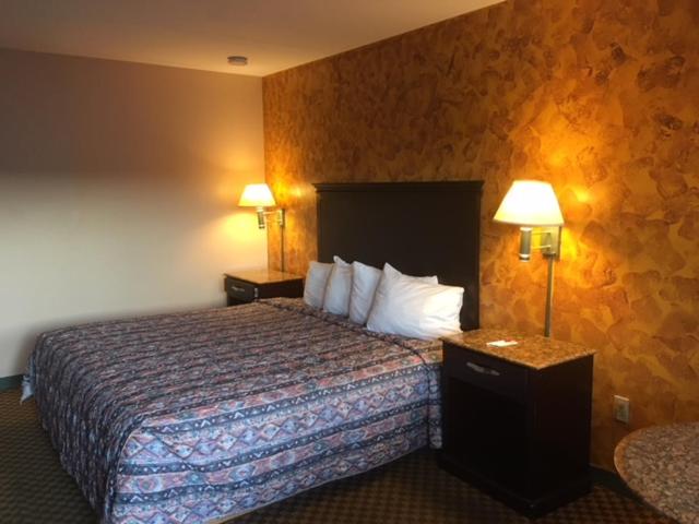 자쿠지 스위트, Deluxe Inn
